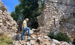 Kuşadası Kaymakamı, 900 yıllık manastırı inceledi