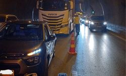 Bayraklı Büyük Tünel'de kaza! 2 kilometrelik trafik oluştu