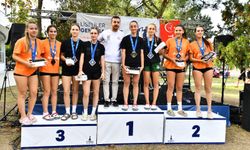 İzmir'de Liseliler Plaj Voleybolu Şenliği'ne coşkulu kapanış