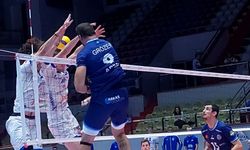 Arkas Spor, Akaa Volley karşısında üçüncü sette geriye düştü: 1-2