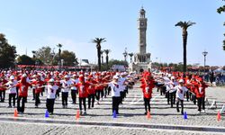 Cumhuriyet Bayramı kutlamaları İzmir’de başladı