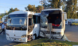 Antalya'da otel servisleri kafa kafaya çarpıştı: Çok sayıda yaralı!