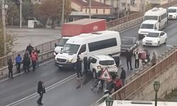 Eskişehir'de köprüde otomobil ile kamyon çarpıştı