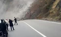 Artvin Ardanuç’ta heyelan yolu kapatınca 6 köy ulaşıma kapandı