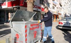 Bayraklı’da çevre temizliği için çöp konteynerleri yeniden yapılıyor