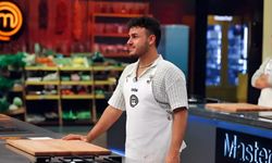 MasterChef’te talihsiz kaza! Boynuna yağ sıçradı