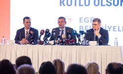 CHP Genel Başkanı Özgür Özel, İzmir’de gazetecilerle buluştu