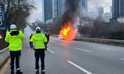 Ankara’da seyir halindeki lüks cip alevlere teslim oldu