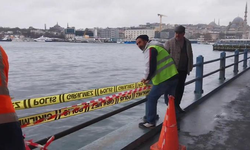 Galata Köprüsü’nde korkuluk kırıldı, balıkçı Haliç'e düştü!