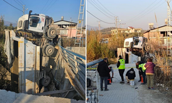 Hatay'da köprü çöktü, kamyon dereye düştü