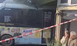 İstanbul'da korku dolu anlar: Minibüs kontrolden çıktı, dükkana daldı!