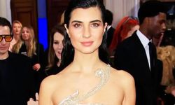 Tuba Büyüküstün Paris Moda Haftası'nda şıklığıyla büyüledi