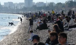 Şubat ayında bahar havası! Antalya sahillerine akın edildi