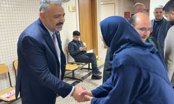 CHP İzmir, gençlerin duruşmasında tam kadro yer aldı