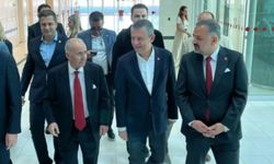Büyük mitinge dakikalar kaldı: CHP lideri Özgür Özel İzmir'de