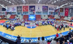 Çiğli Atatürk Kapalı Spor Salonu Yenilenen Yüzüyle Sporculara Kapılarını Açtı