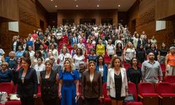İzmir’de “Dönüşümün Kalbinde Hemşirelik” sempozyumu