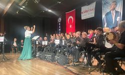 Karşıyaka Sanat Derneği’nin 19 Mayıs’a özel konserinde salon dolup taştı