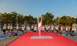 Dünya Yoga Günü’ne sahilde kutlama