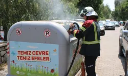 Aydın Efeler’de çöp konteyneri alev aldı: Park halindeki araçlar son anda kurtarıldı!