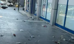Buca’da marketin önü çöp doldu: Mahalleli isyan etti