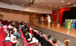 Çiğli Belediyesi’nden miniklere geri dönüşüm tiyatrosu