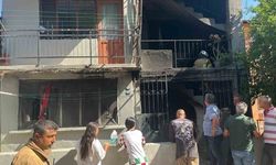 İzmir’de dört katlı binada yangın: Bir kişi hastaneye kaldırıldı