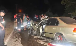 İzmir'de feci kaza: İki otomobilin çarpışması sonucu dört kişi yaralandı
