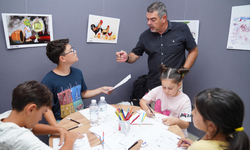 Ayvalık’ta çocuklar için karikatür atölyesi başladı