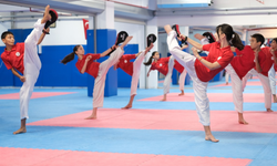 Bayraklı’da çocuklar sporla dolu bir yaz yaşıyor