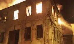 Balıkesir’de korkutan yangın! Tarihi bina küle döndü