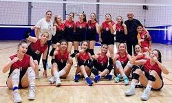 Kız Voleybol Takımı Türkiye Finalleri Yolunda