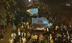 DEM Parti Öcalan pankartıyla yürüyüş düzenleyip kürtçe açıklama yaptı