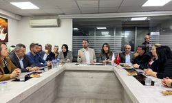 AK Parti Gaziemir İlçe Başkanı Yaşadı, trafik ve otopark üzerinden Işık'a yüklendi!