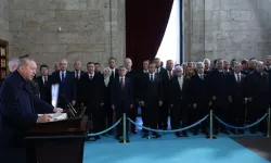 Cumhurbaşkanı Erdoğan Atatürk’ü Anıtkabir’de andı