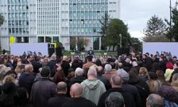 Dilek İmamoğlu’ndan Devlet Bahçeli’ye: Madem ki ‘Silivri’ye gitmekle İmralı’ya gitmek arasında bir fark yoktur’, neden bir heyeti Silivri’ye göndermeyi hiç düşünmediniz?