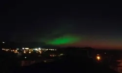 Mor ve yeşil ışıklar Fethiye semalarını süsledi