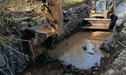 Foça’da rekor yağış sonrası dere temizliği ve alt yapı çalışmaları hız kazandı
