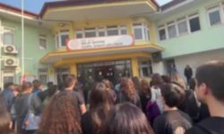 İzmir’de lise öğrencileri 'Andımız'ı okudu, okul müdürü engellemeye çalıştı