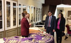 Kütahya Belediye Başkanı Kahveci, Cemile Gül Sanat Galerisi'ni ziyaret etti