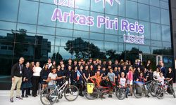 Bisikletçi aile Arkas Piri Reis Lisesinin konuğu oldu