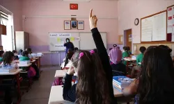 Yarın okullar resmi tatil mi? 10 Kasım Pazartesi günü okul var mı?