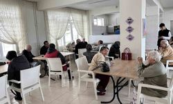 Burhaniye’ de Halk İnisiyatifinden huzurevi ziyareti