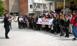 Bornova’dan okullarda şiddete karşı tek ses: ‘Karanlığa teslim olmayacağız!’”