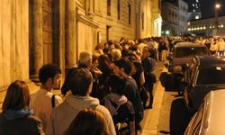 Avrupa Gençliği Gece Yarısına Kadar Neden Müze Sırası Bekler?