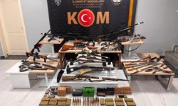 Uşak’ta silah ve tarihi nitelikteki tüfekler ele geçirildi