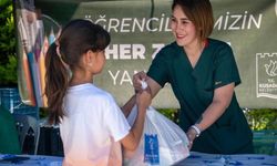 Kuşadası’nda öğrencilere 122 bin beslenme paketi desteği