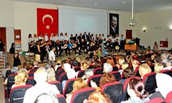 Çeşme Halk Eğitim Merkezi’nden yıl sonu konserinde müzik ve sanat şöleni