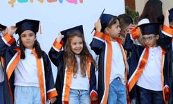 Beyaz Köşk’ün minikleri kep attı