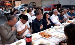 Başkan Tugay, Kınık’ta muharrem lokmasını paylaştı
